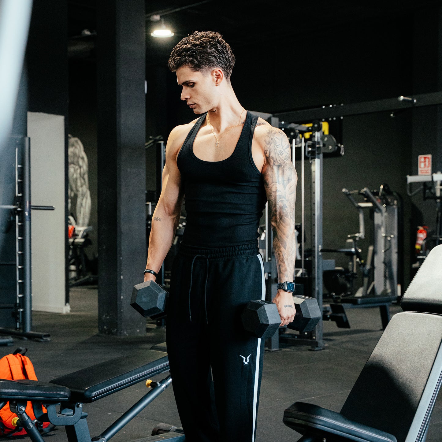 FITTED TANK - BLACK