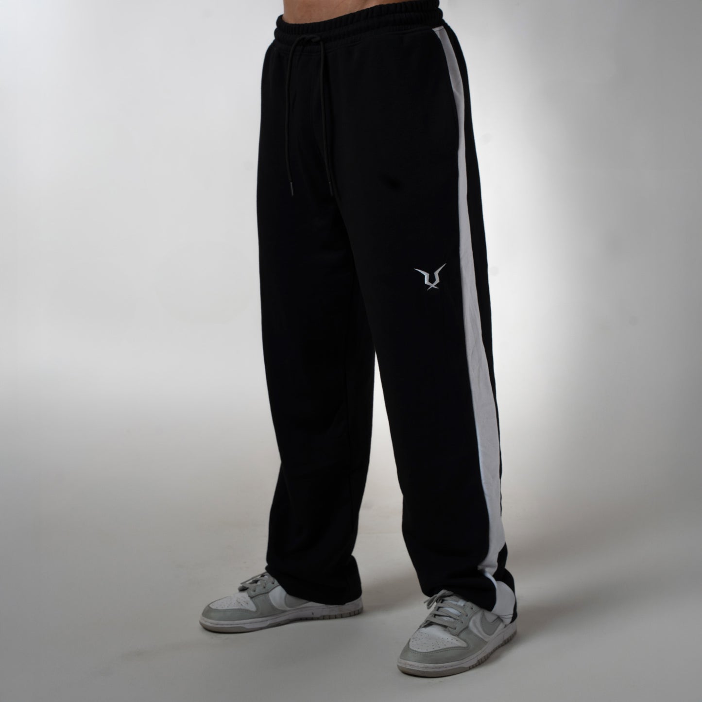 LINE JOGGER - BLACK